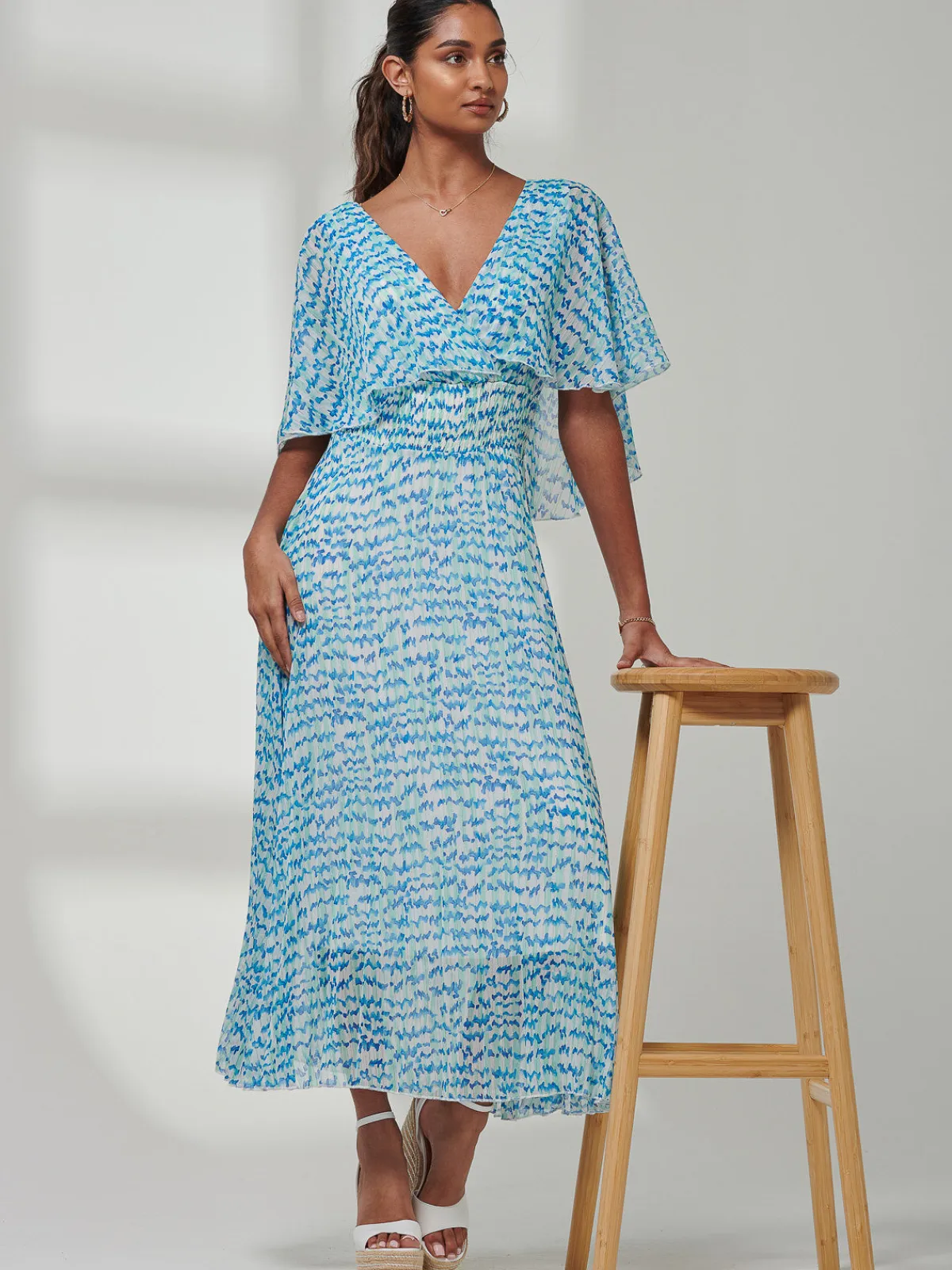 Jolie Moi Weekend Casuals|Maxi Dresses-Kyra Pleated Chiffon Maxi Dress, Blue Abstract