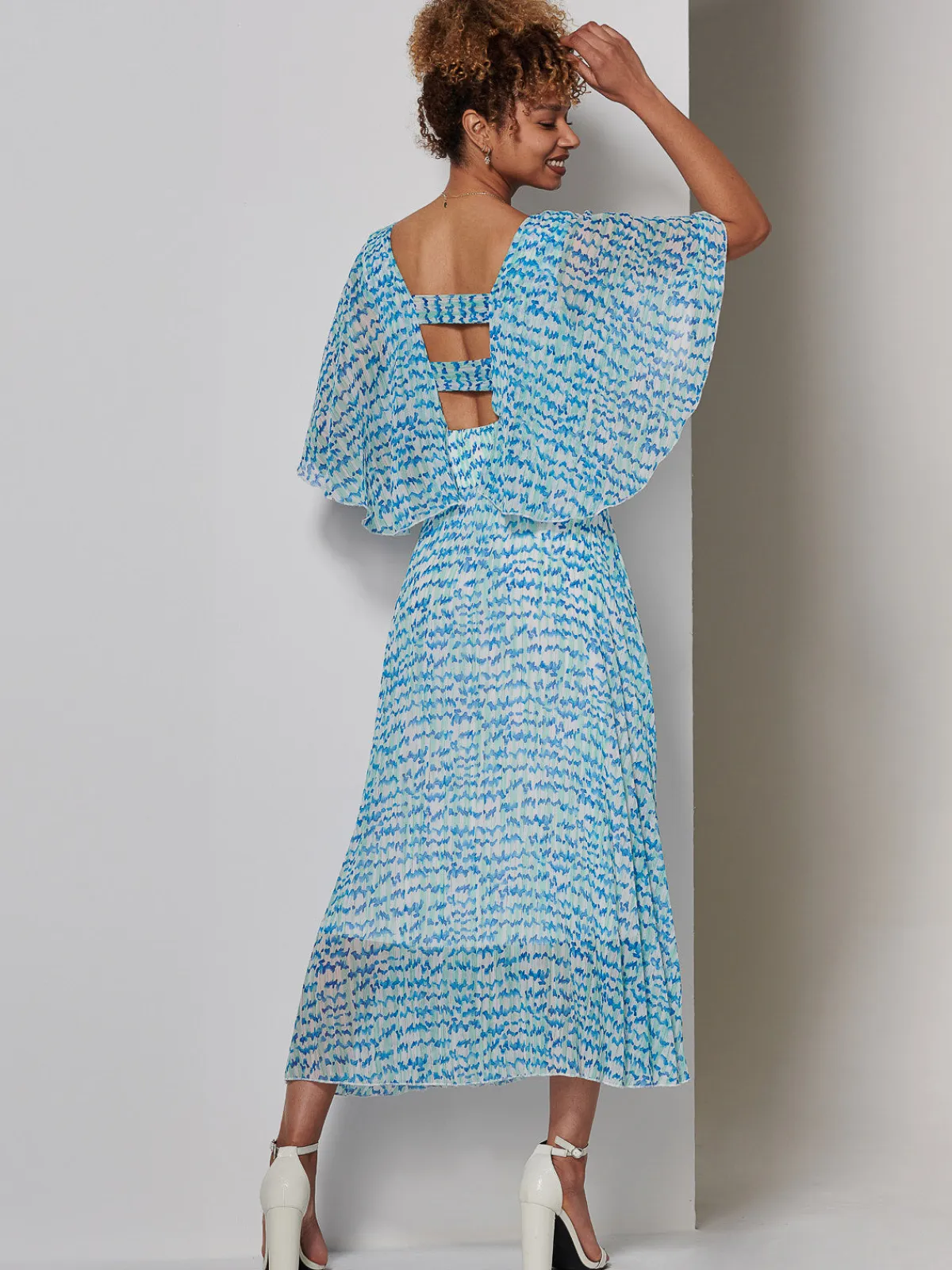 Jolie Moi Weekend Casuals|Maxi Dresses-Kyra Pleated Chiffon Maxi Dress, Blue Abstract