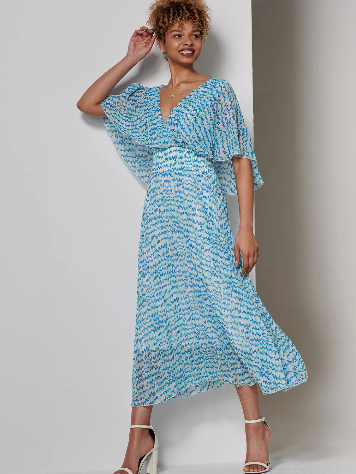 Jolie Moi Weekend Casuals|Maxi Dresses-Kyra Pleated Chiffon Maxi Dress, Blue Abstract