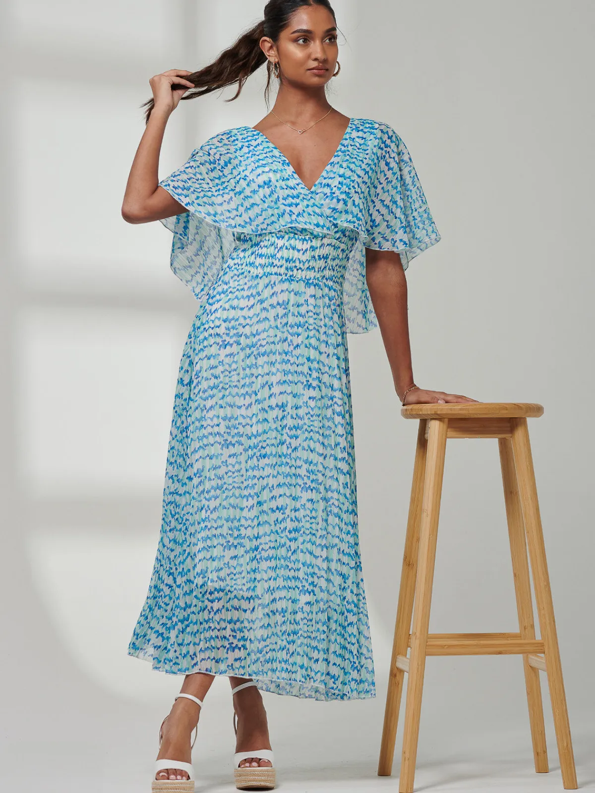 Jolie Moi Weekend Casuals|Maxi Dresses-Kyra Pleated Chiffon Maxi Dress, Blue Abstract